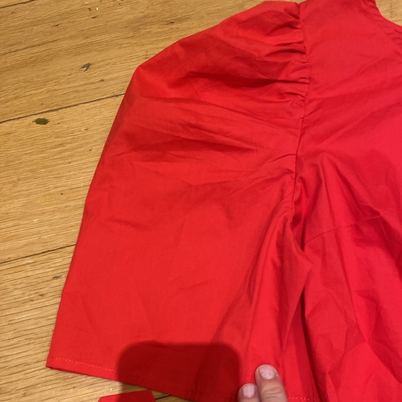 Hers&mine Woman’s red top with buff sleeves and tied sides - Picture 7 of 9